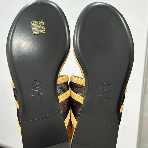 Chanel 24 Caramel Camel Brown Beige CC BLACK BOW LOGO Gold Sandals 40 - Picture 16 of 16